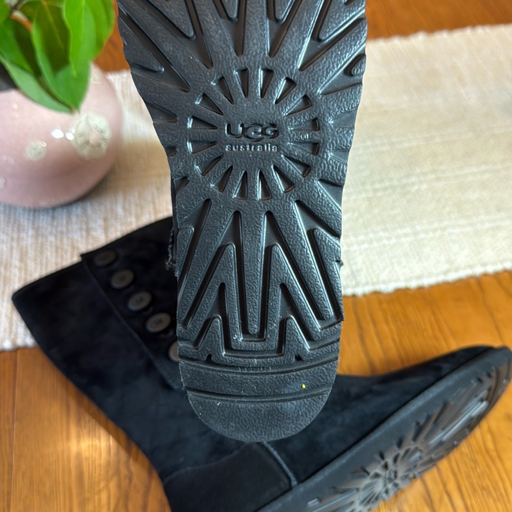 UGG Black Lo Pro Fold Over Boots - Picture 9 of 14